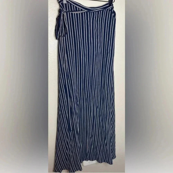Reformation Nessy Wrap Skirt Size Medium Navy Cream Striped - Picture 4 of 11